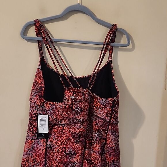 Georgeous Torrid Active top NWT Size 4 - Picture 6 of 7